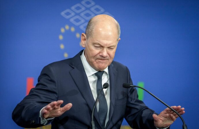 Scholz este favorabil discuțiilor despre convocarea ALEGERILOR /Opoziția îi cere să nu se agațe de putere