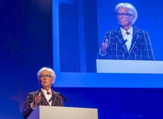 BCE avertizează asupra efectelor TENSIUNILOR internaționale /Lagarde vrea cooperare cu Washingtonul și relații comerciale corecte cu Beijingul BCE avertizează asupra efectelor TENSIUNILOR internaționale /Lagarde vrea cooperare cu Washingtonul și relații comerciale corecte cu Beijingul