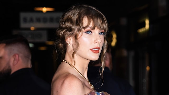 FOTO. Taylor Swift a atras privirile trecătorilor din New York FOTO. Taylor Swift a atras privirile trecătorilor din New York