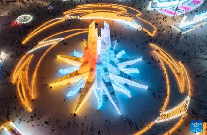 Imagini spectaculoase din cel mai mare parc tematic de iarnă din lume. Prețul de acces te va uimi. Descoperă magia gheții