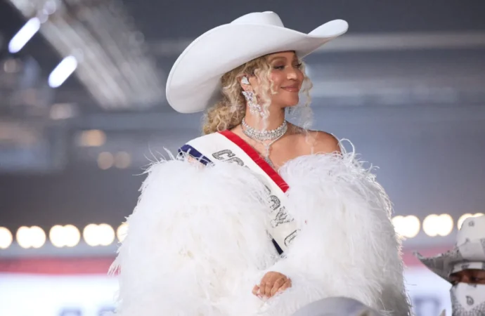 Beyoncé a făcut show în timpul pauzei meciului NFL Beyoncé a făcut show în timpul pauzei meciului NFL