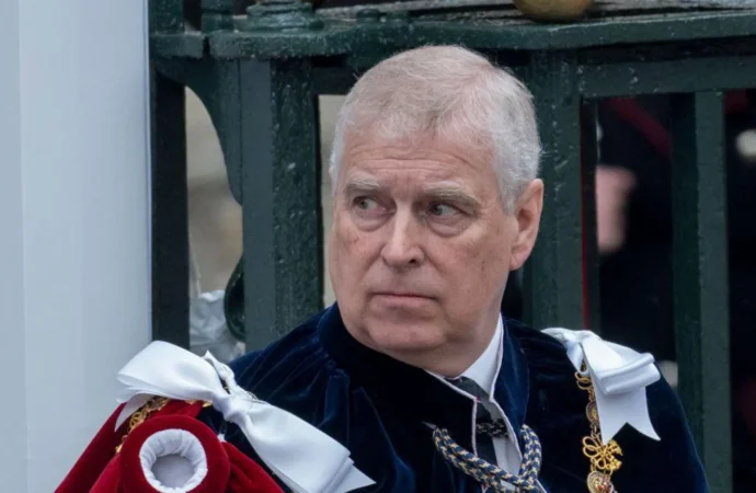 Prințul Andrew nu va participa la evenimentele de Crăciun Prințul Andrew nu va participa la evenimentele de Crăciun