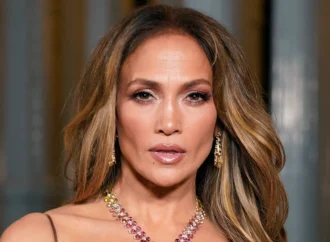 Jennifer Lopez dezvăluie „dificultățile” pe care le are ca părinte Jennifer Lopez dezvăluie „dificultățile” pe care le are ca părinte