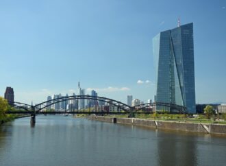 UE trebuie să avanseze integrarea pentru a fi COMPETITIVĂ /„Un război comercial” cu SUA ar afecta „economia mondială” UE trebuie să avanseze integrarea pentru a fi COMPETITIVĂ /„Un război comercial” cu SUA ar afecta „economia mondială”