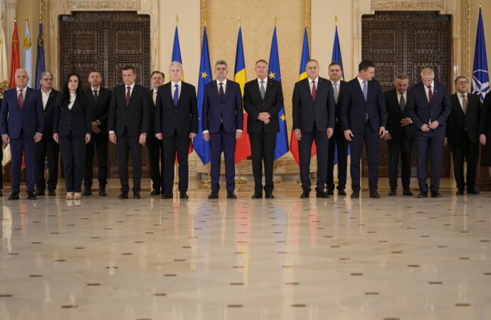 Liderii coaliției PSD-PNL-UDMR continuă și sâmbătă discuțiile pe tema „Ordonanței Trenuleț” privind măsurile economice de austeritate Liderii coaliției PSD-PNL-UDMR continuă și sâmbătă discuțiile pe tema „Ordonanței Trenuleț” privind măsurile economice de austeritate