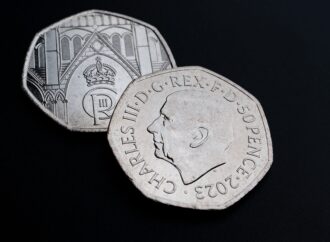 O monedă de 50 pence cu chipul regelui Charles al III-lea provoacă agitație printre colecționarii de monede din Marea Britanie