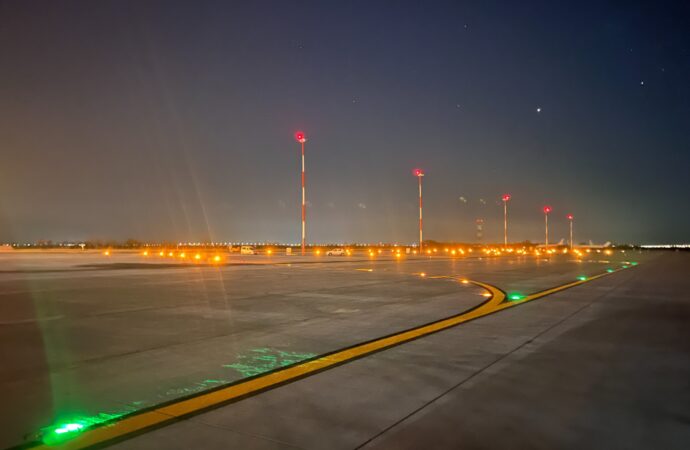 Mișcări în forță pe Aeroportul Otopeni! Sunt lucrări de MODERNIZARE / Nouă locuri noi de parcare pentru avioanele Airbus A320 și Boeing B737 Mișcări în forță pe Aeroportul Otopeni! Sunt lucrări de MODERNIZARE / Nouă locuri noi de parcare pentru avioanele Airbus A320 și Boeing B737