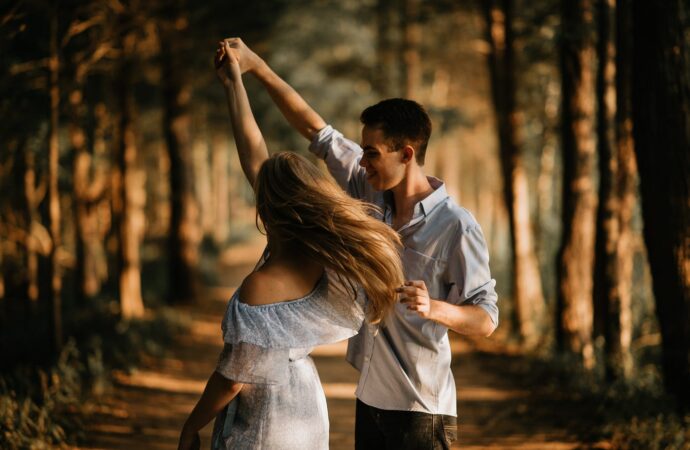 Gen Z renunță treptat la aplicațiile de dating. Gen Z renunță treptat la aplicațiile de dating.