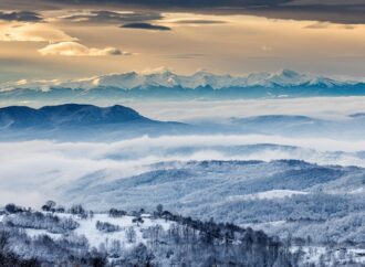 Drumeții montane de iarnă în rezervații naturale și sate arhaice din vestul României Drumeții montane de iarnă în rezervații naturale și sate arhaice din vestul României