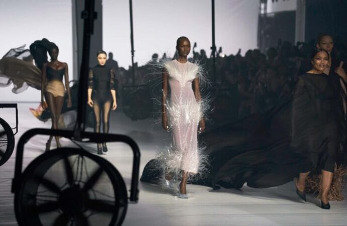 Astăzi începe Paris Haute Couture Week