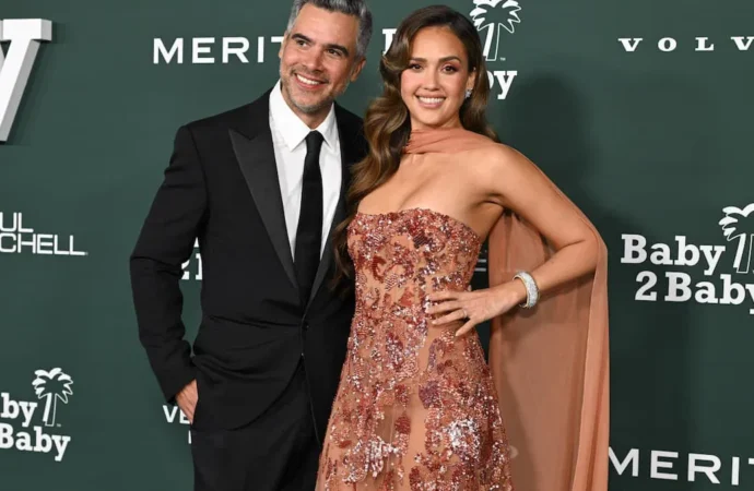 Jessica Alba anunță divorțul de soțul Cash Warren