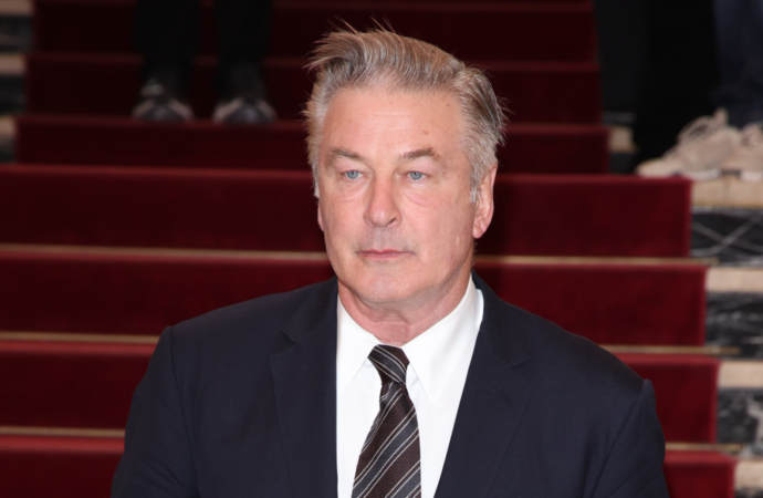 Alec Baldwin dă în judecată procurorii în procesul „Rust” Alec Baldwin dă în judecată procurorii în procesul „Rust”