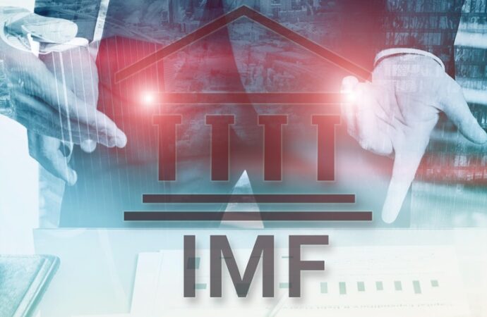 Discrepanțe în economia MONDIALĂ pe fondul tensiunilor /UE continuă să aibă performanțe modeste