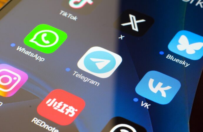 Un grup de antreprenori din domeniul tehnologiei lucrează la o rețea descentralizată de social media, liberă de influența MILIARDARILOR tech Un grup de antreprenori din domeniul tehnologiei lucrează la o rețea descentralizată de social media, liberă de influența MILIARDARILOR tech