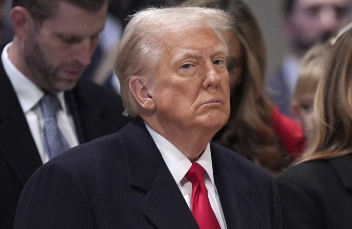 TRUMP pregătește investiții de 500 de miliarde de dolari în sectorul privat pentru infrastructura bazată pe inteligență artificială TRUMP pregătește investiții de 500 de miliarde de dolari în sectorul privat pentru infrastructura bazată pe inteligență artificială