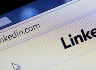 LinkedIn, dată în judecată pentru că ar fi permis ca mesajele PRIVATE ale utilizatorilor să fie FOLOSITE de terți la antrenarea AI LinkedIn, dată în judecată pentru că ar fi permis ca mesajele PRIVATE ale utilizatorilor să fie FOLOSITE de terți la antrenarea AI