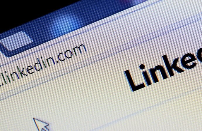 LinkedIn, dată în judecată pentru că ar fi permis ca mesajele PRIVATE ale utilizatorilor să fie FOLOSITE de terți la antrenarea AI LinkedIn, dată în judecată pentru că ar fi permis ca mesajele PRIVATE ale utilizatorilor să fie FOLOSITE de terți la antrenarea AI