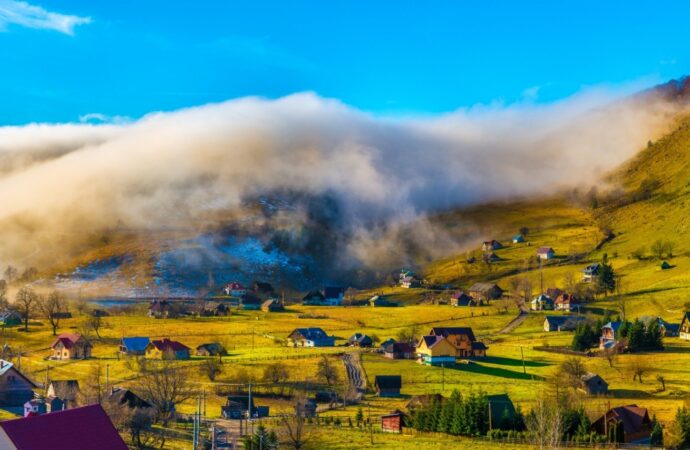 Unde găsești cel mai curat aer din România. Este un refugiu perfect pentru cei care doresc să evadeze din aglomerația urbană Unde găsești cel mai curat aer din România. Este un refugiu perfect pentru cei care doresc să evadeze din aglomerația urbană