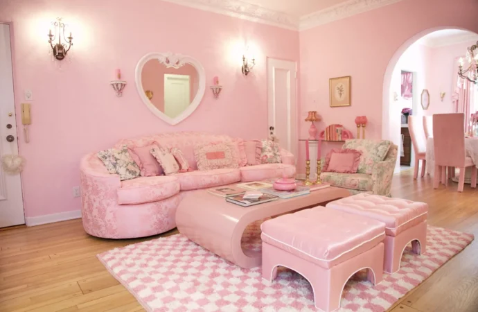 Pink Tate și-a decorat casa în roz pentru că este fană Barbie Pink Tate și-a decorat casa în roz pentru că este fană Barbie