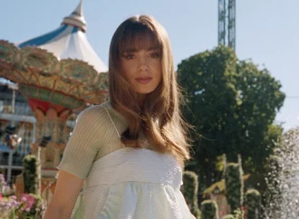 Decizia lui Lily Collins de a avea o mamă surogat, a stârnit reacții Decizia lui Lily Collins de a avea o mamă surogat, a stârnit reacții