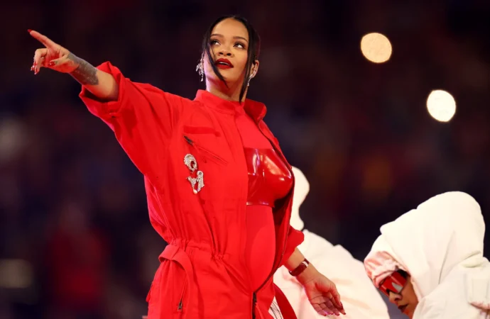 Rihanna confirmă că noul album este oficial în producție
