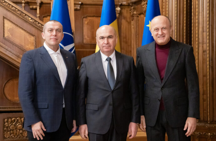 Ilie Bolojan i-a CHEMAT la Cotroceni pe Dan Șucu și alți oameni de afaceri. S-a discutat despre efectele măsurilor fiscal-bugetare adoptate recent Ilie Bolojan i-a CHEMAT la Cotroceni pe Dan Șucu și alți oameni de afaceri. S-a discutat despre efectele măsurilor fiscal-bugetare adoptate recent