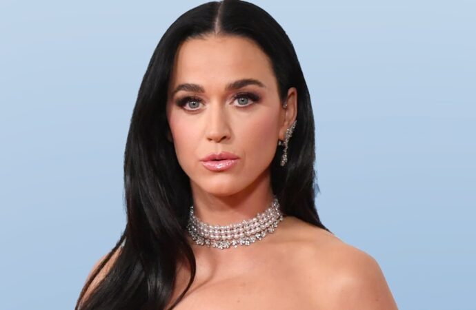 Katy Perry va pleca în spațiu cu un echipaj exclusiv feminin
