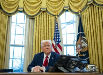 Donald TRUMP ordonă revizuirea standardelor în transportul aerian, după accidentul produs în Washington Donald TRUMP ordonă revizuirea standardelor în transportul aerian, după accidentul produs în Washington