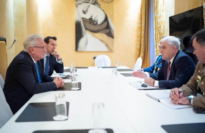 Angel Tîlvăr anunță un parteneriat între Romarm și Rheinmetall, de 47 de MILIOANE de euro, pentru construirea unei fabrici de pulberi în România Angel Tîlvăr anunță un parteneriat între Romarm și Rheinmetall, de 47 de MILIOANE de euro, pentru construirea unei fabrici de pulberi în România
