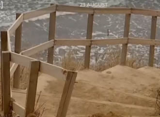 Falezele de la 23 August și Tuzla, în pericol de prăbușire: acces interzis pentru turiști Falezele de la 23 August și Tuzla, în pericol de prăbușire: acces interzis pentru turiști