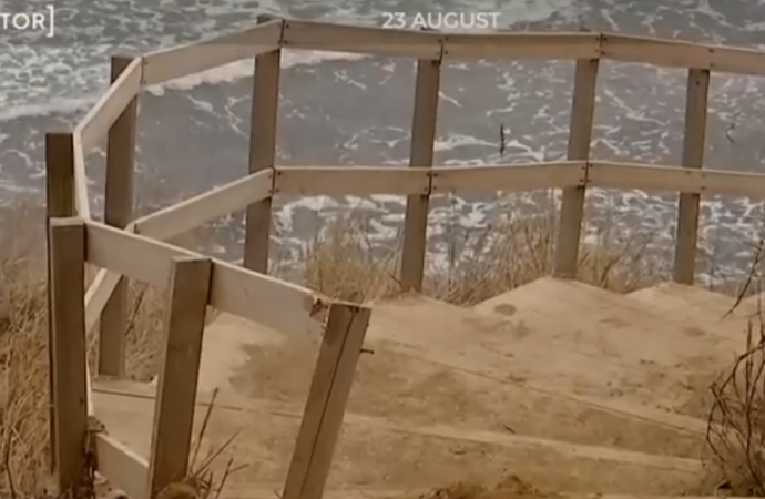Falezele de la 23 August și Tuzla, în pericol de prăbușire: acces interzis pentru turiști Falezele de la 23 August și Tuzla, în pericol de prăbușire: acces interzis pentru turiști