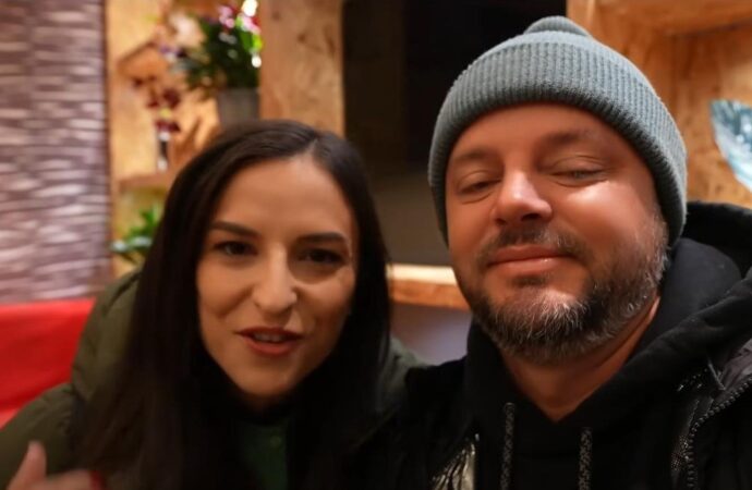 Românii care au vizitat Coreea de Nord, înainte să-şi închidă din nou graniţele. „E cea mai tristă ţară în care am fost noi vreodată” Românii care au vizitat Coreea de Nord, înainte să-şi închidă din nou graniţele. „E cea mai tristă ţară în care am fost noi vreodată”