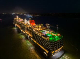 Tensiune pe mare. Motivul pentru care pasagerii unei nave de croazieră au fost avertizați să stingă luminile Tensiune pe mare. Motivul pentru care pasagerii unei nave de croazieră au fost avertizați să stingă luminile