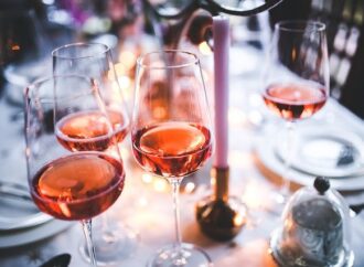 Ce vin alegi pentru 8 martie? Vinul roze este trendul acestui an Ce vin alegi pentru 8 martie? Vinul roze este trendul acestui an