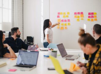 Cum stă situația internship-urilor din România? INTERNII.RO vine cu soluții inedite pentru tineri