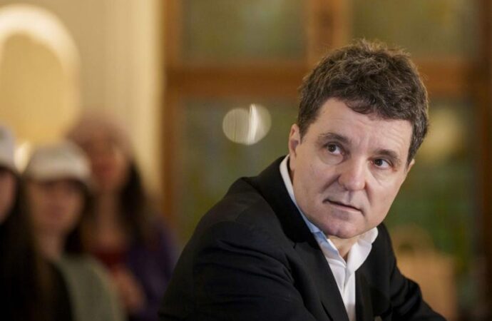 Onestitate în politică, un ideal sau o posibilitate reală? Onestitate în politică, un ideal sau o posibilitate reală?