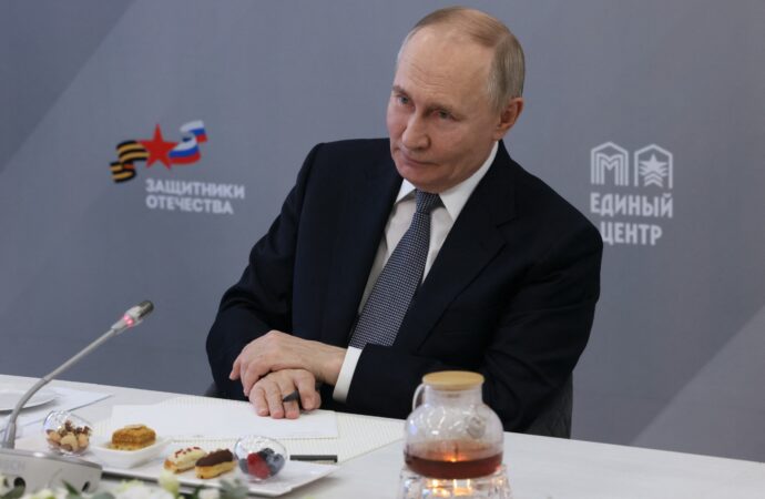 Vladimir Putin respinge „ingerințele străine” în Serbia și vrea avansarea relațiilor bilaterale