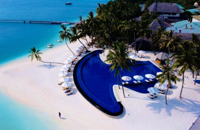 Distracție în paradisul din Maldive cu doar 30 de euro. Un vlogger ne arată ce nu vor agențiile de turism să știm Distracție în paradisul din Maldive cu doar 30 de euro. Un vlogger ne arată ce nu vor agențiile de turism să știm