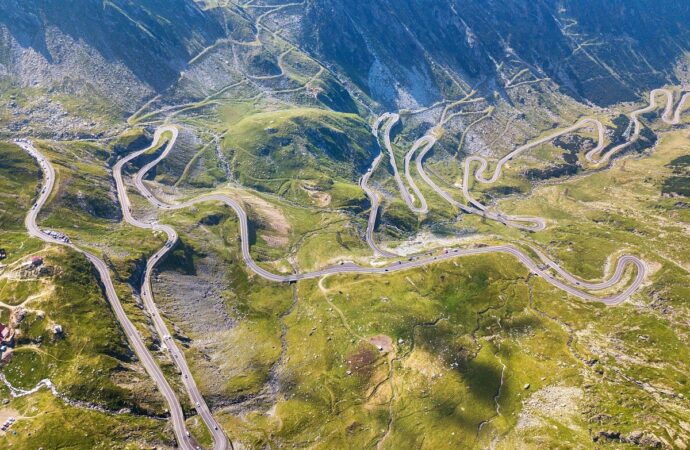 România, comparată cu Elveția în National Geographic: Lăsați Alpii elvețieni! Mergeți pe Alpii transilvăneni România, comparată cu Elveția în National Geographic: Lăsați Alpii elvețieni! Mergeți pe Alpii transilvăneni