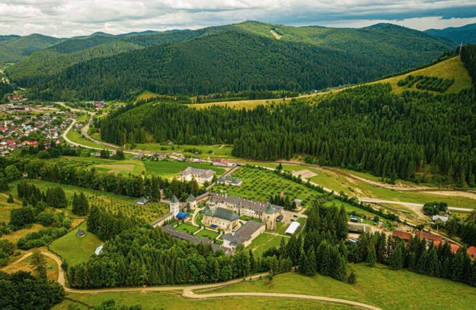 Un traseu turistic din România, relativ nou, în topul celor mai bune destinații de vacanță pentru 2026 recomandate de The Times