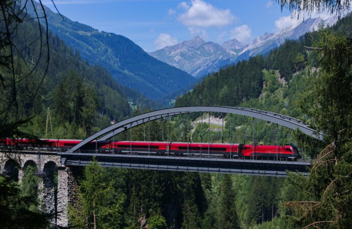 O agenție de turism britanică organizează ocolul lumii în 100 de zile cu trenul. Unde va fi oprirea în România. Doar 12 locuri disponibile O agenție de turism britanică organizează ocolul lumii în 100 de zile cu trenul. Unde va fi oprirea în România. Doar 12 locuri disponibile
