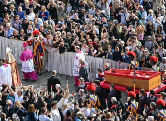 Prețuri astronomice pentru o noapte în Roma: cât costă să ajungi la înmormântarea Papei Prețuri astronomice pentru o noapte în Roma: cât costă să ajungi la înmormântarea Papei