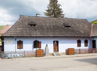 Drumeț în Țara Năsăudului. Locul unde s-a născut povestea lui Ion și a Anei si unde s-au țesut firele de tort ale lui Coșbuc Drumeț în Țara Năsăudului. Locul unde s-a născut povestea lui Ion și a Anei si unde s-au țesut firele de tort ale lui Coșbuc