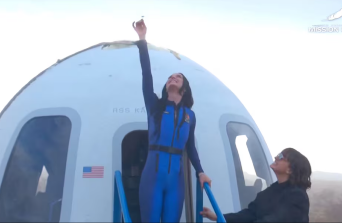 De ce a trimis Bezos echipajul Blue Origin în Spațiu doar 4 min De ce a trimis Bezos echipajul Blue Origin în Spațiu doar 4 min