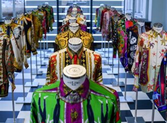 O expoziție dedicată lui Gianni Versace se deschide la Londra O expoziție dedicată lui Gianni Versace se deschide la Londra