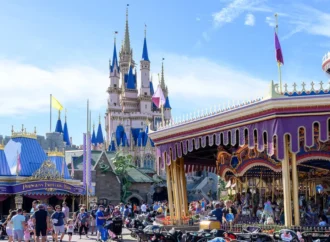 Scheuer trebuie să dea 620.000 de dolari către Disney.