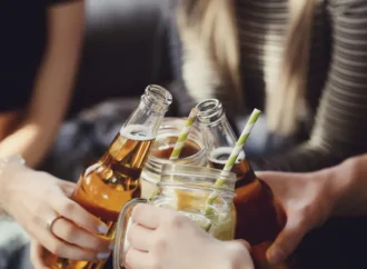 Care sunt cauzele consumului de alcool în rândul adolescenților? Care sunt cauzele consumului de alcool în rândul adolescenților?
