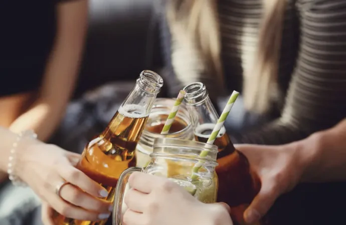 Care sunt cauzele consumului de alcool în rândul adolescenților?
