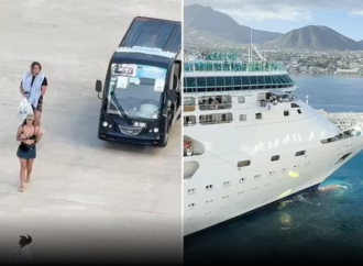 Turiști întârziați, lăsați în port în aplauzele și fluierăturile pasagerilor de pe vasul de croazieră. Momentul a devenit viral Turiști întârziați, lăsați în port în aplauzele și fluierăturile pasagerilor de pe vasul de croazieră. Momentul a devenit viral
