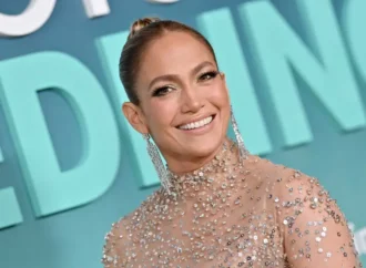 Jennifer Lopez va fi gazda premiilor American Music Awards Jennifer Lopez va fi gazda premiilor American Music Awards